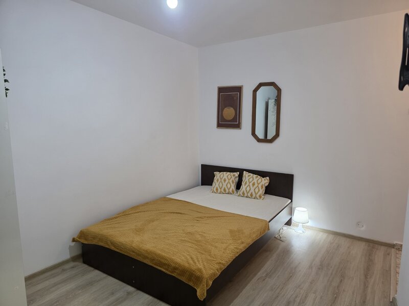 Unirii, rond Alba Iulia, pe Moise Nicoara, bloc 4 etaje